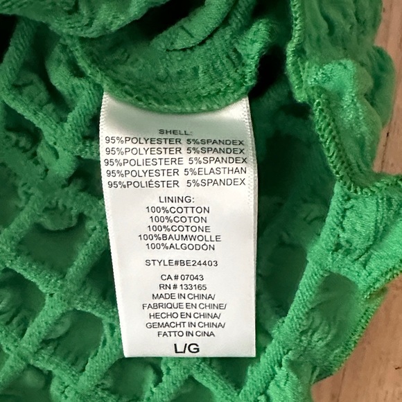 Green Textured Women's Top - Picture 11 of 15